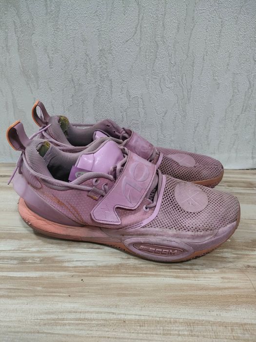 Баскетбольные кроссовки б/у  1 год