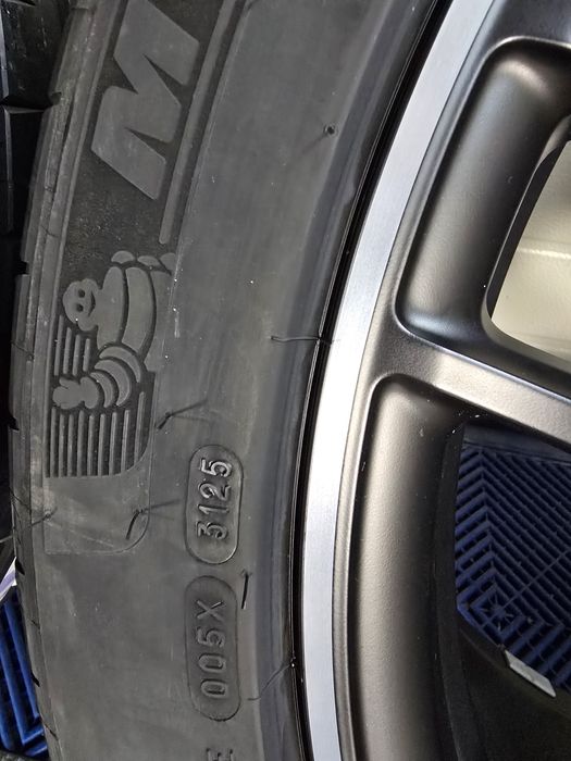 22" ОРИГИНАЛНИ AMG джанти GLE63 W167 + НОВИ Michelin Pilot Sport 4S