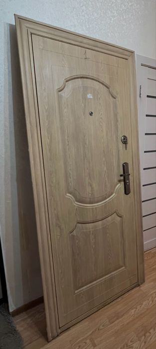 Входная дверь б/у
