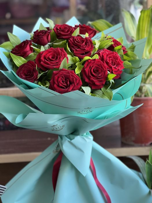 Jivoy gullar roza atirgul zakasga tabiy buket