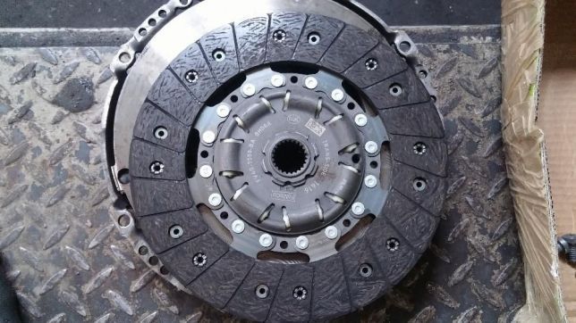 Комплект съединител с двойномасов маховик Форд Фокус СТ, Куга и др.