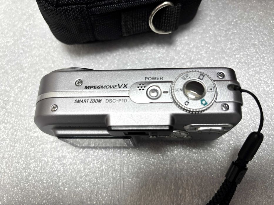 Перфектен! Като нов! Цифров Фотоапарат Sony Cyber-shot DSC-P10