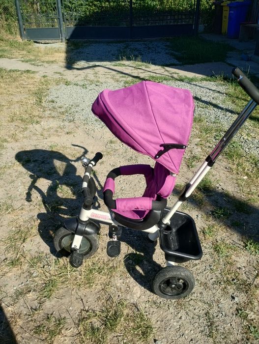 Vând tricicleta pentru fetițe.