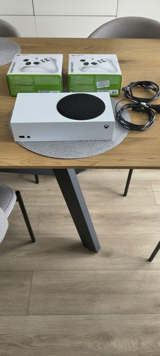 Xbox Series S / 2 controllere