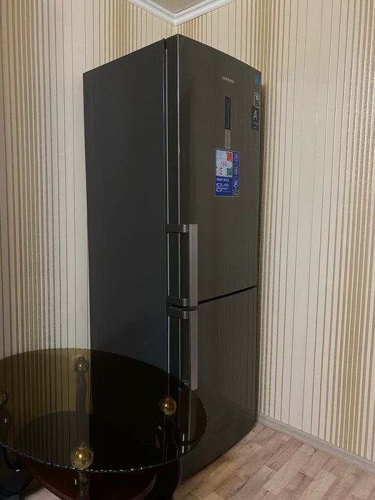 Холодильник Samsung