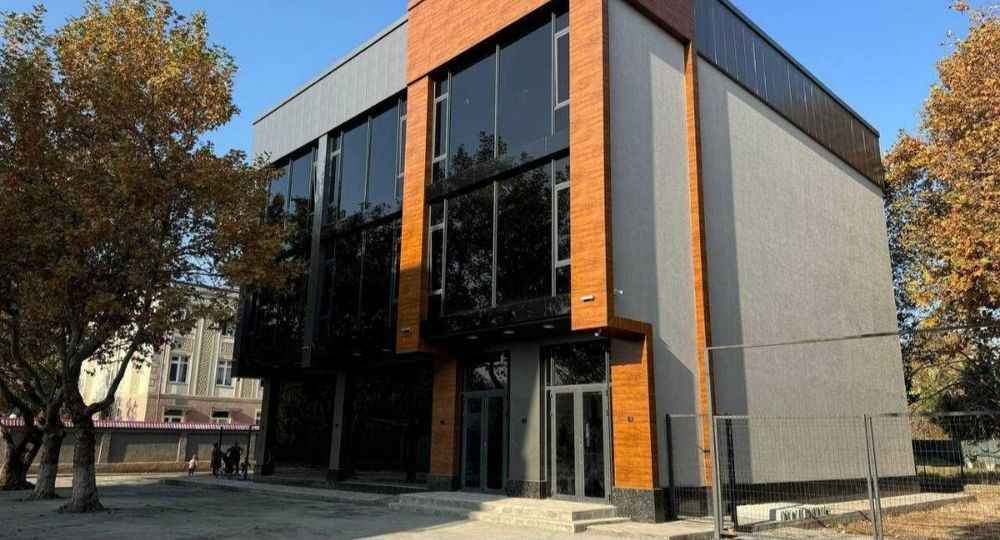 Сурочна продажа 3 етажли зданя чирчик шахар аранча