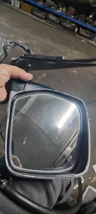 Боковой зеркало заднево вида