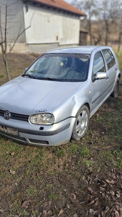 Vând golf 4 an 2001 pentru piese