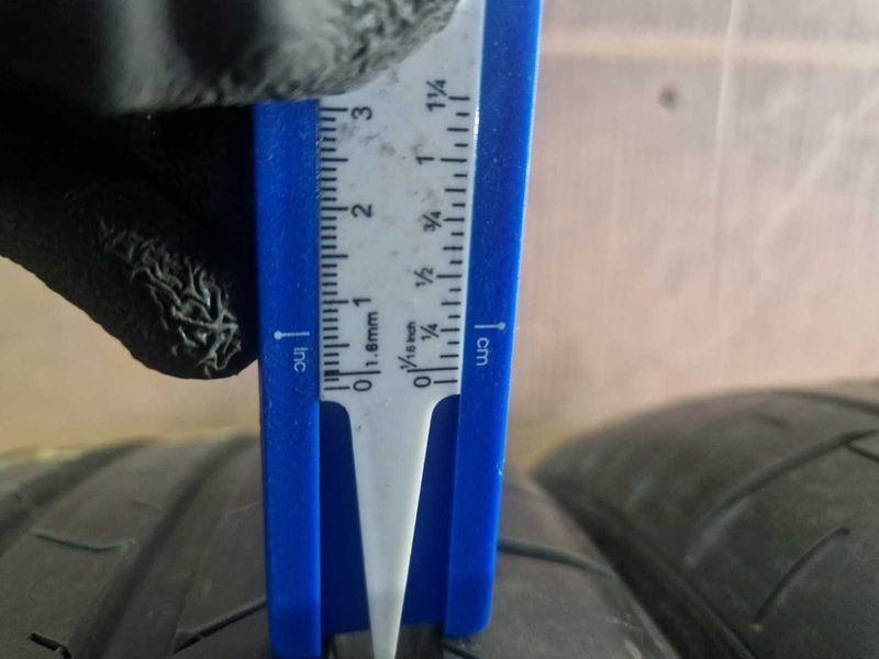 2 Pirelli R19 235/50
летни гуми
DOT0921