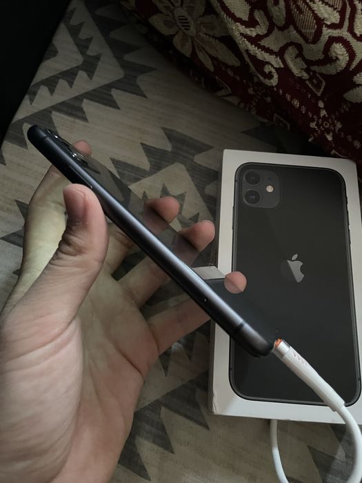 iPhone 11 в хорошем состоянии