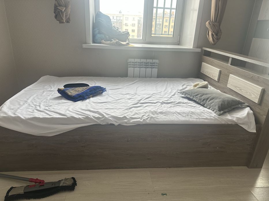 Спальний кроват