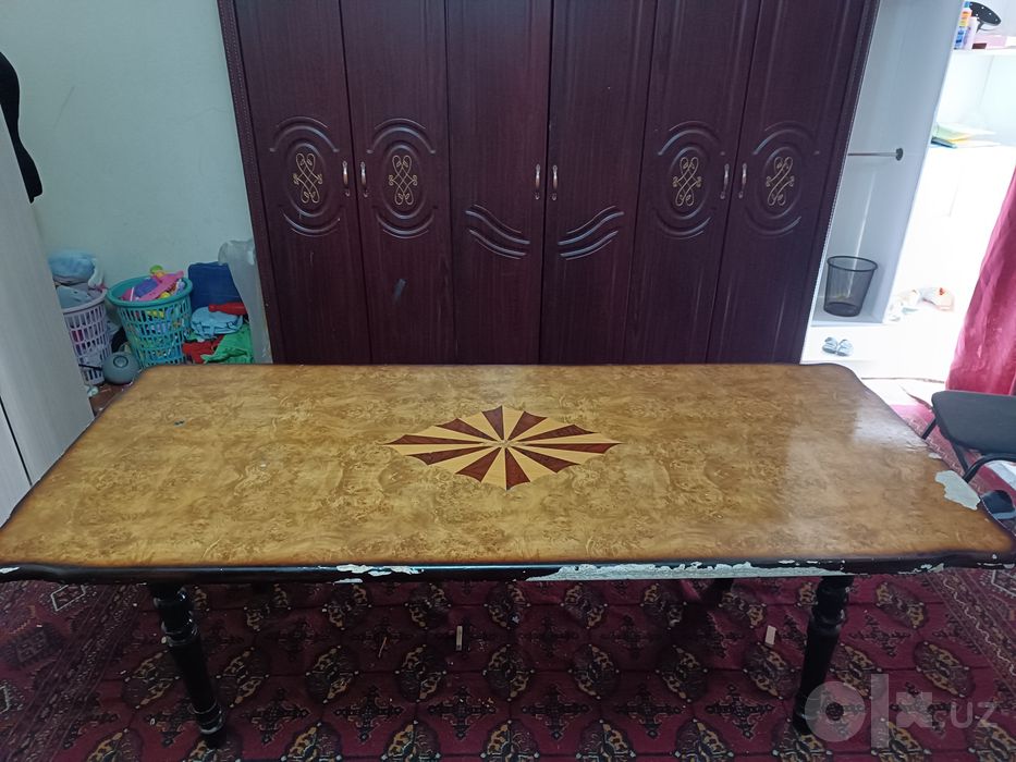 Стол для гостиной