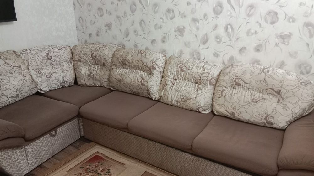 Срочно. Продам мягкий уголок.