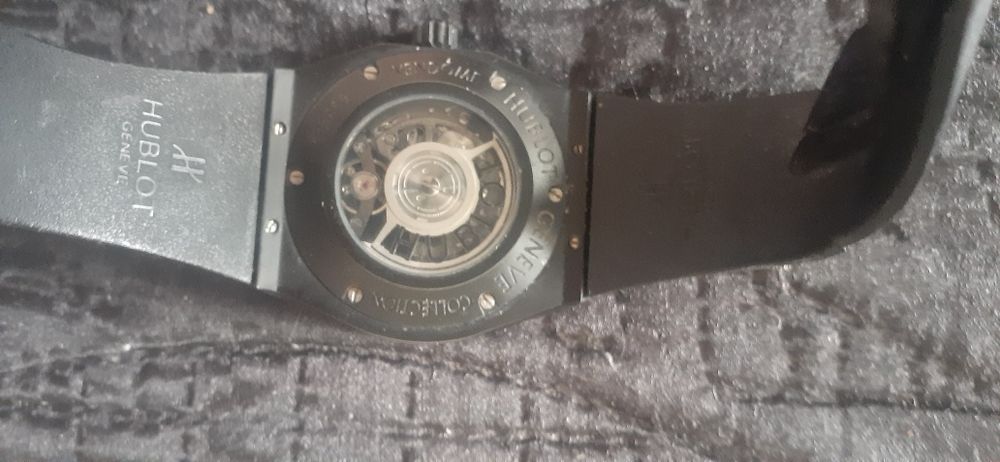 Продам часы сами заводяться