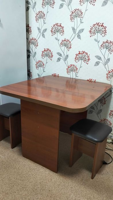 Продам стол кухонный