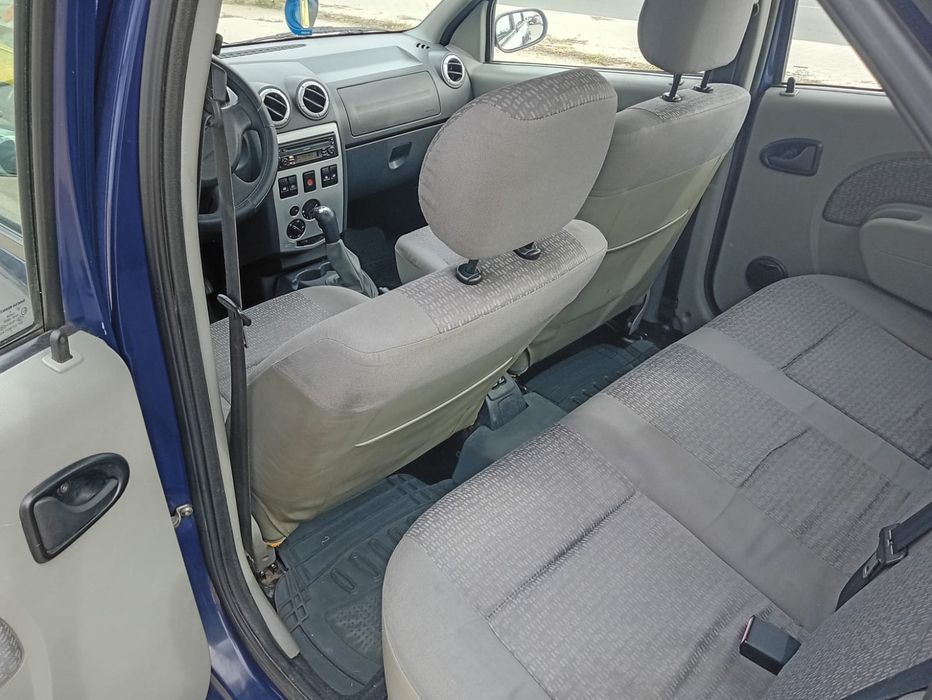 Vând Dacia Logan full 14 benzina  an 2007 euro. 4  unic proprietar de noua