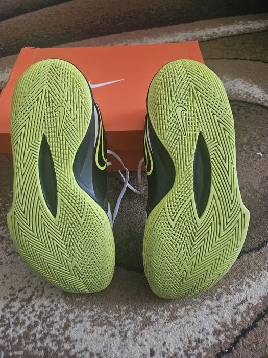 Vând adidasi baschet precision 6