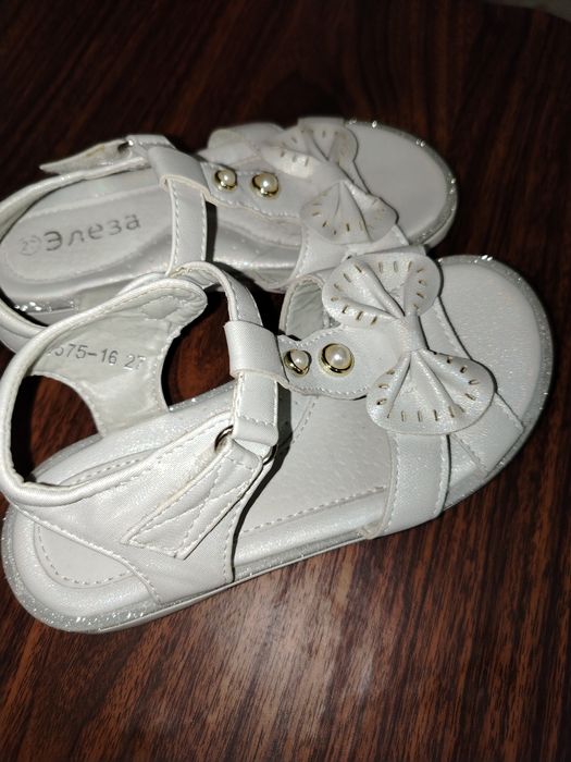 Сандалии на девочку