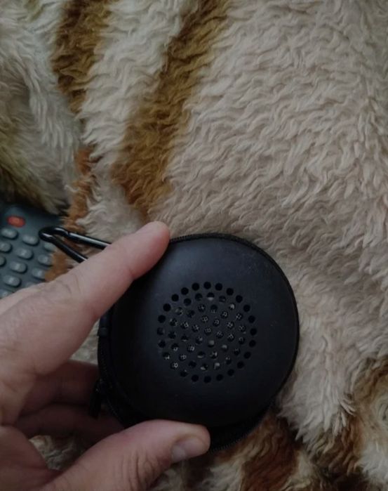 Продаётся новая блютус колонка.