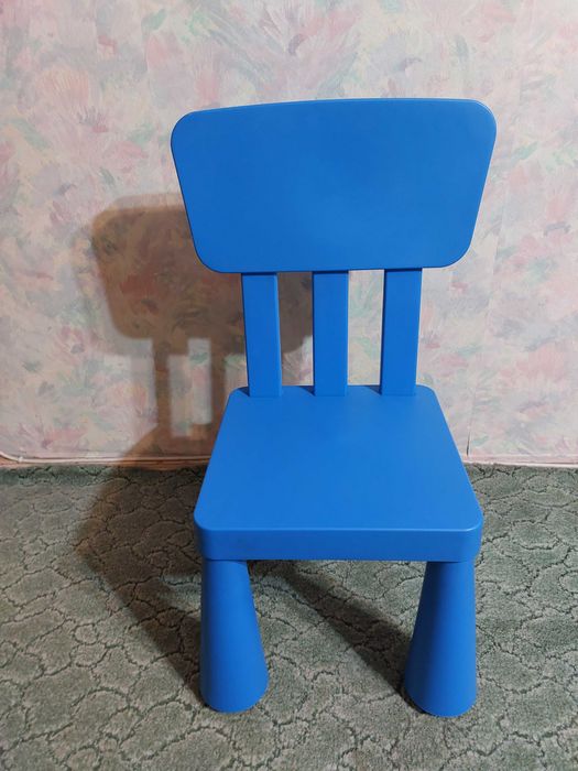 Set masa rosie cu scaun albastru spatar Mammut Ikea pt copil