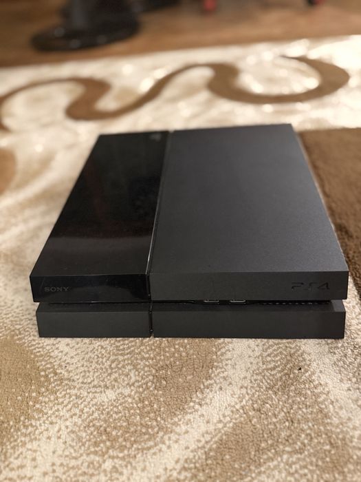 Sony PlayStation 4(PS4) + 3 controlere + jocuri.