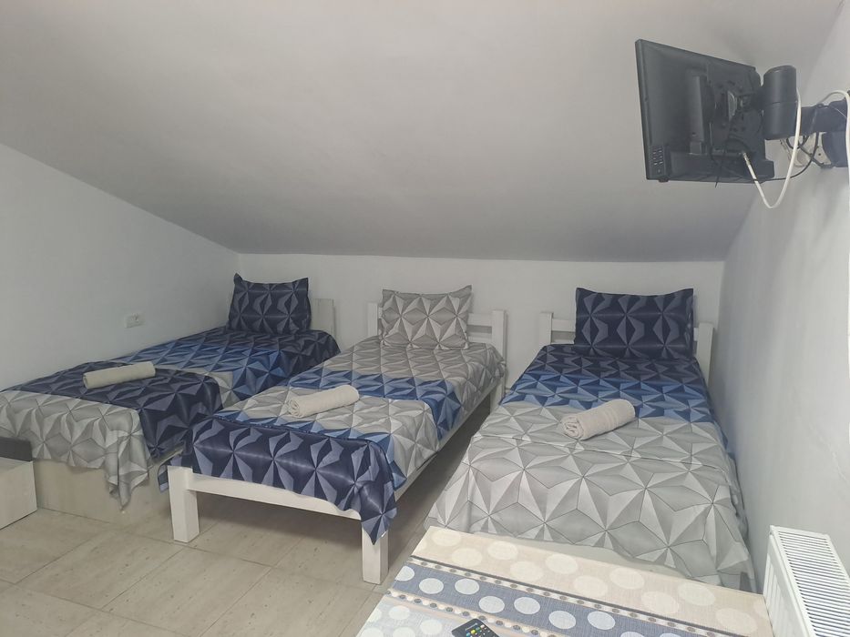 Cazare muncitori Constanta Valu lui Traian paturi single bucatarii