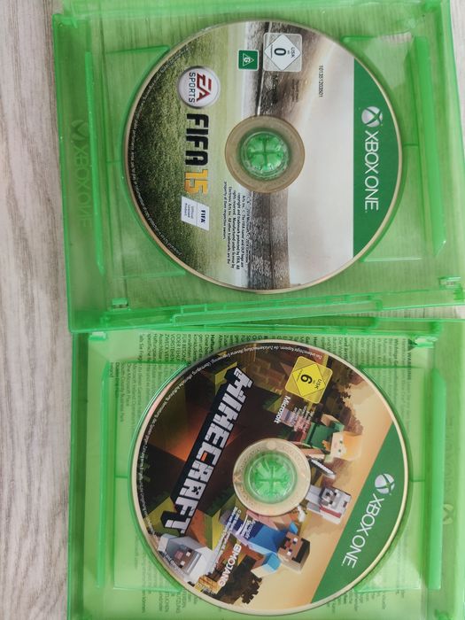 Xbox One S + 2 controllers +Minecraft +Fifa2815