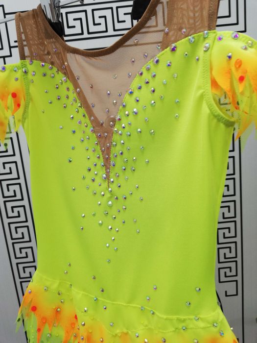 Трико ново за художествена гимнастика, танци, около 6-7 год