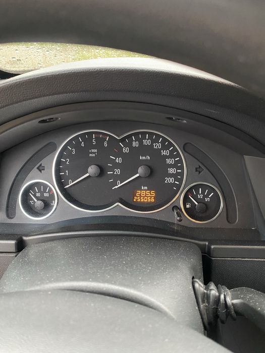 Vand Opel Meriva A 2006 diesel 1,7cdti 74 kw/101 cai.Cutie manuala in 5 trepte Climatronic functional 10/10 ,scaune incalzite oglinzi incalzite carlig