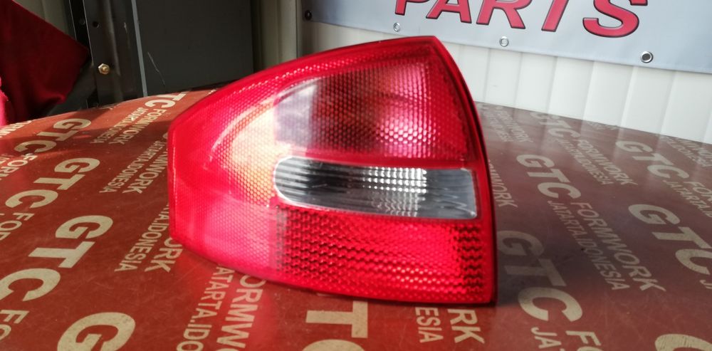 Ляв и десен стоп Audi A6 C5 (1997-2004)