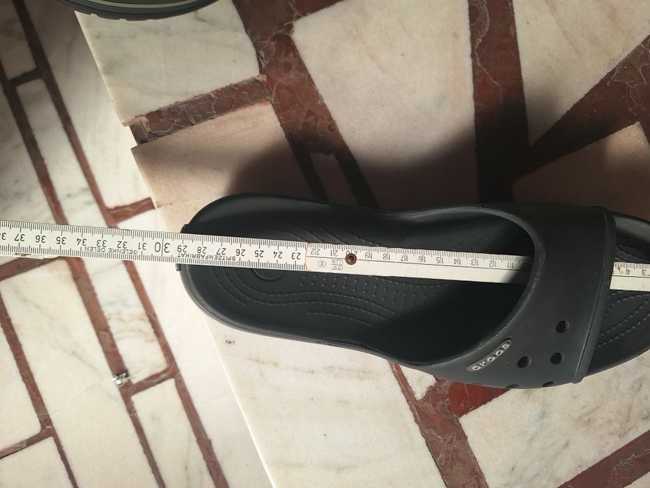 Vând papuci Crocs