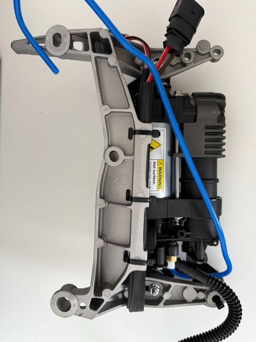 Compresor Suspensie Perne Aer VW Touareg Porsche Cayenne 7P cu suport
