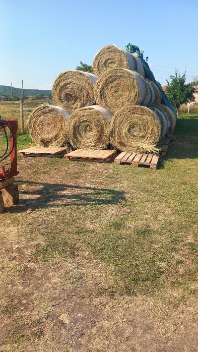 Продавам бали сено и слама