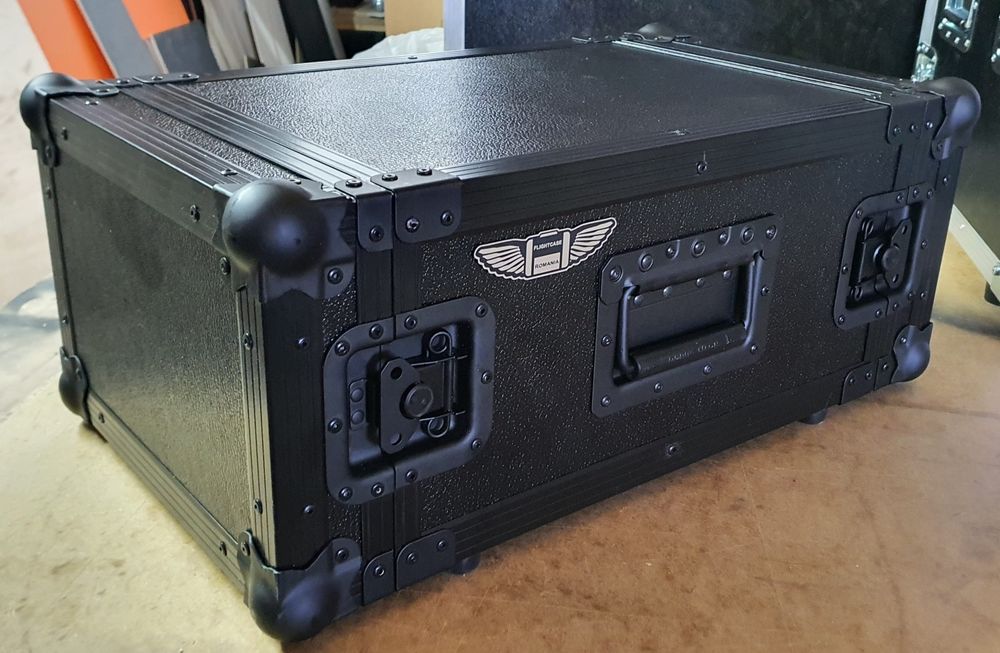 Flight-case la comandă  case-uri