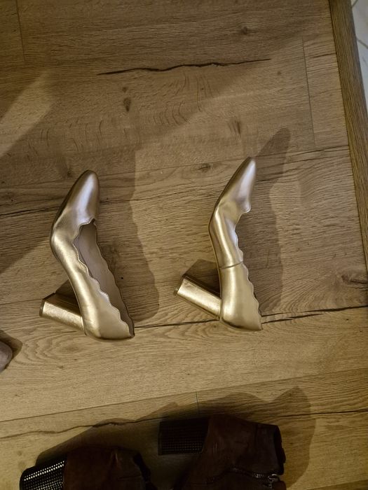 Обувки и ботуши на изгодна цена