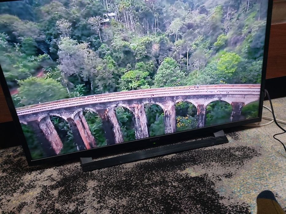 Телевизор SONY 100см