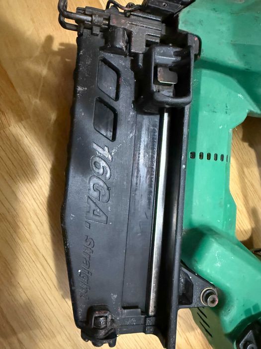 HIKOKI NT 1865DM Такер