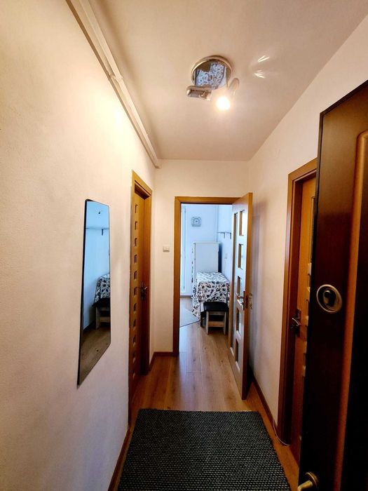 Inchiriez apartament cu doua camere in zona centrala