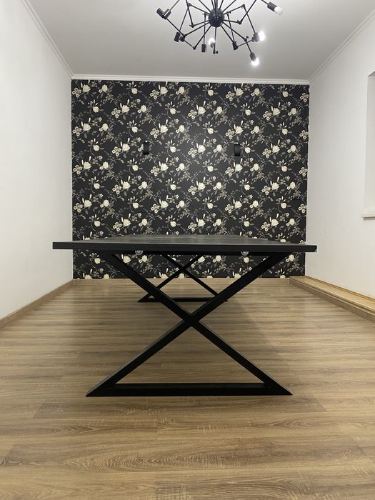 Продам Два стола и пуфик