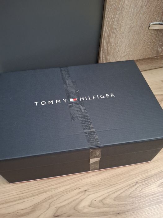Tommy Hilfiger обувки