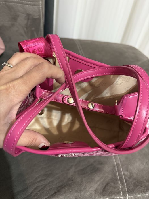 Дамска чанта Guess