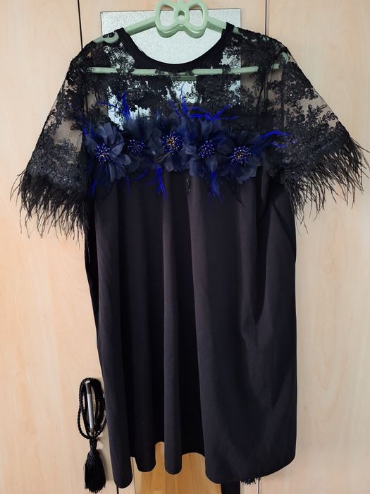 Rochie neagra cu puf