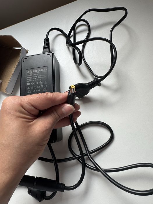 Încărcător trotinetă electrică 54.6V 2A Electro-AZ compatibil Kugoo