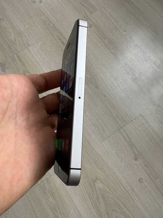 iPhone SE 100% батарея, продам или обменяю