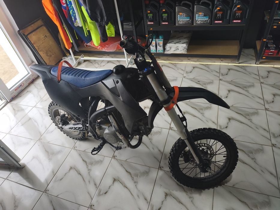 Vând motocicleta cross