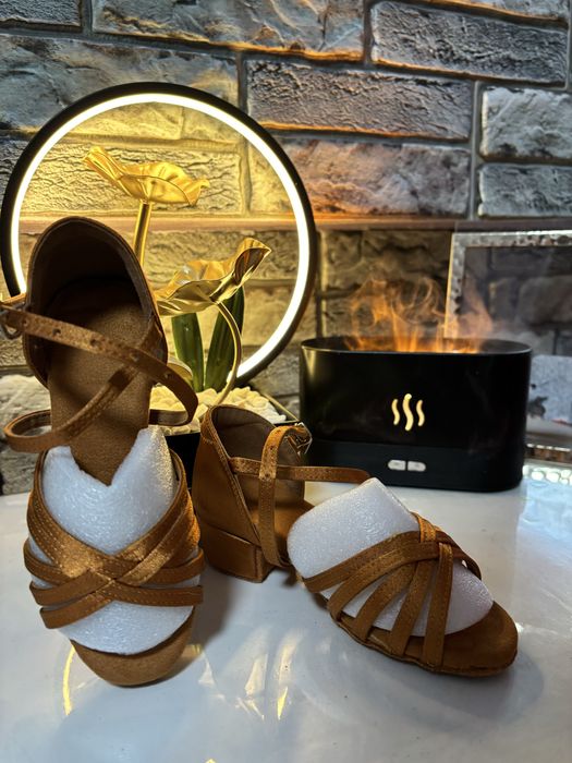 Дамски обувки за спортни танци (латино) №37 – стабилен ток, като нови