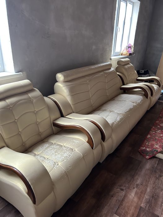 Диван кожанный