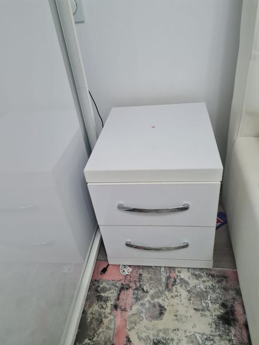 Mobilier de vânzare