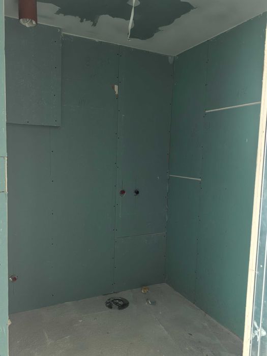 Продава се Двустаен апартамент в Ямбол, Център - 71 кв.м за 612 €/кв.м - Снимка #2