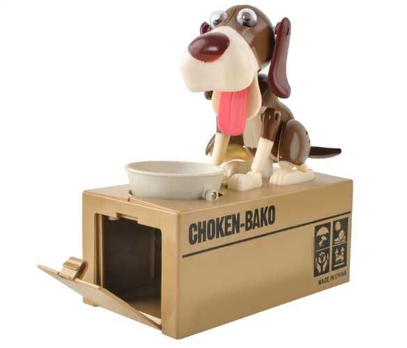 Касичка куче прибира монети